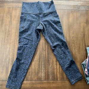 Athleta salutation stash pocket gravel tight - black and navy print - xsp